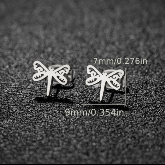 NEW Dainty Dragonfly stud Earrings Rose Gold color - Boutique - Picture 3 of 4